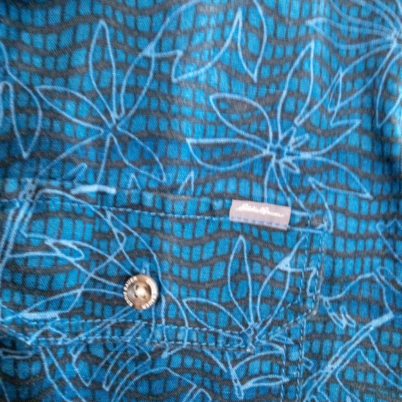EDDIE BAUER NWOT tropical blue button down - Picture 3 of 6